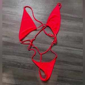 MINIMALE ANIMALE ONE PIECE